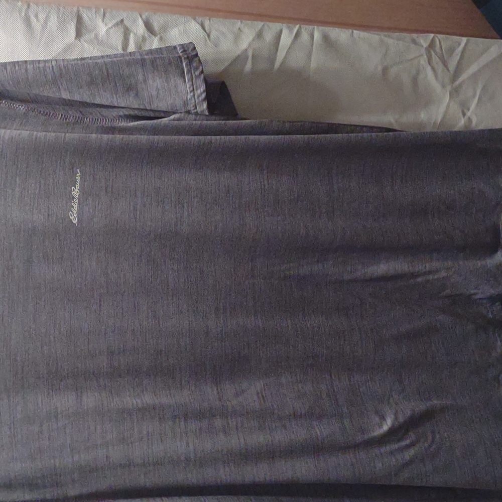 Eddie Bauer large grey T-shirt
